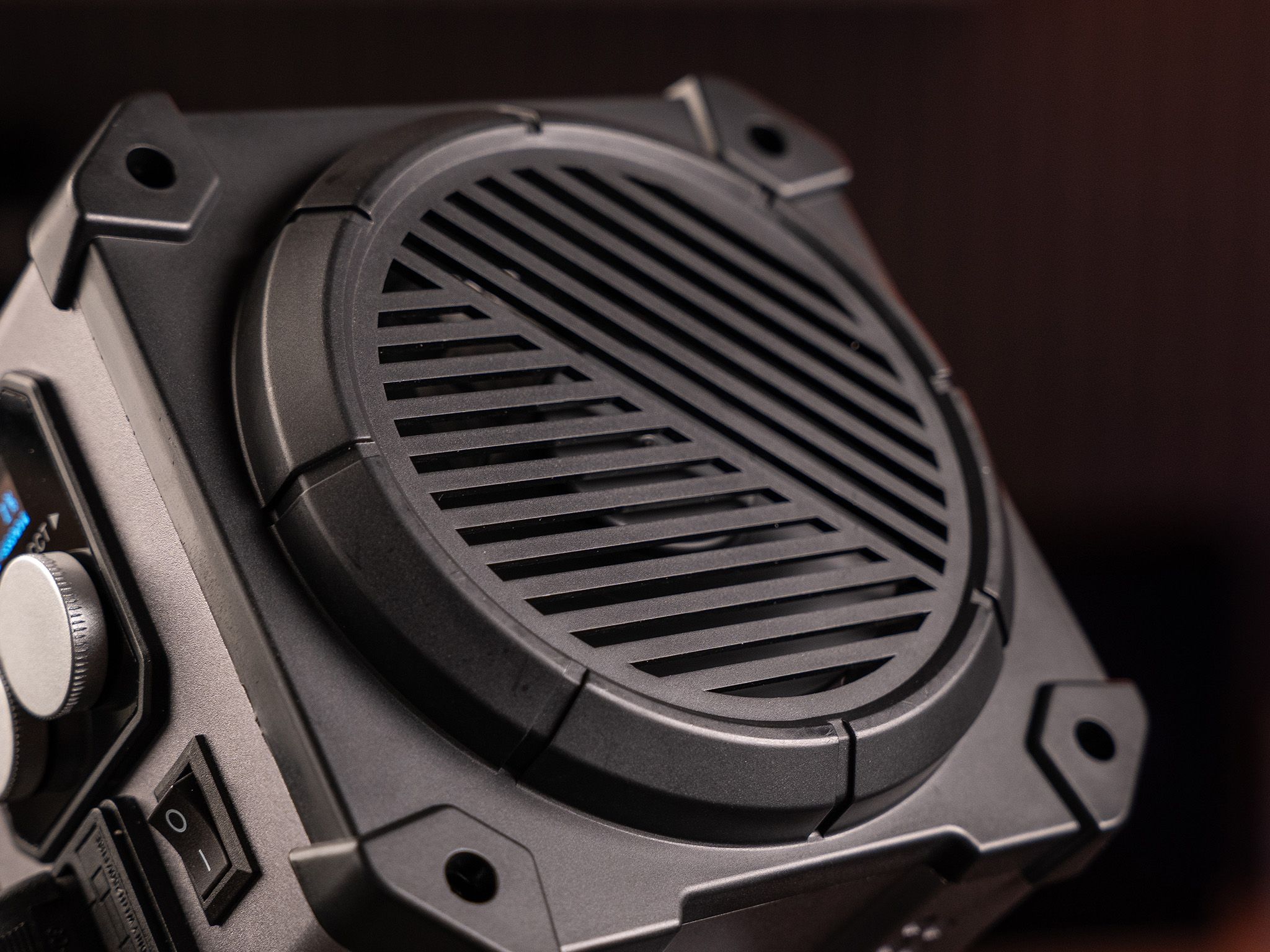 Detail zadního chlazení světla LENSBOT Core 230/330 RGB
